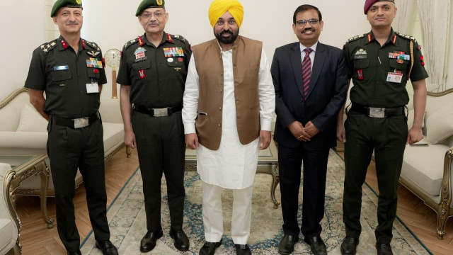 Bhagwant Mann, Western Command Army Commander Discuss Border Security