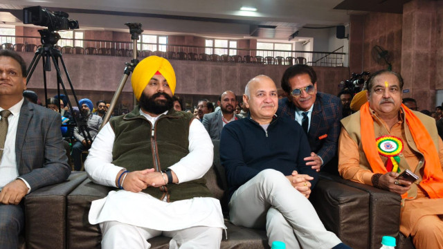 Punjab: AAP Leaders Harjot Singh Bains, Manish Sisodia Advocate Vedic Education To Shape Children's 