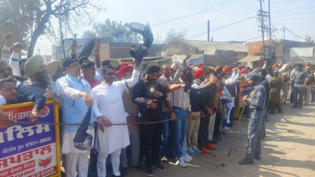 Punjab: AAP Leaders Show Black Flags To Haryana CM Nayab Singh Saini In Amritsar