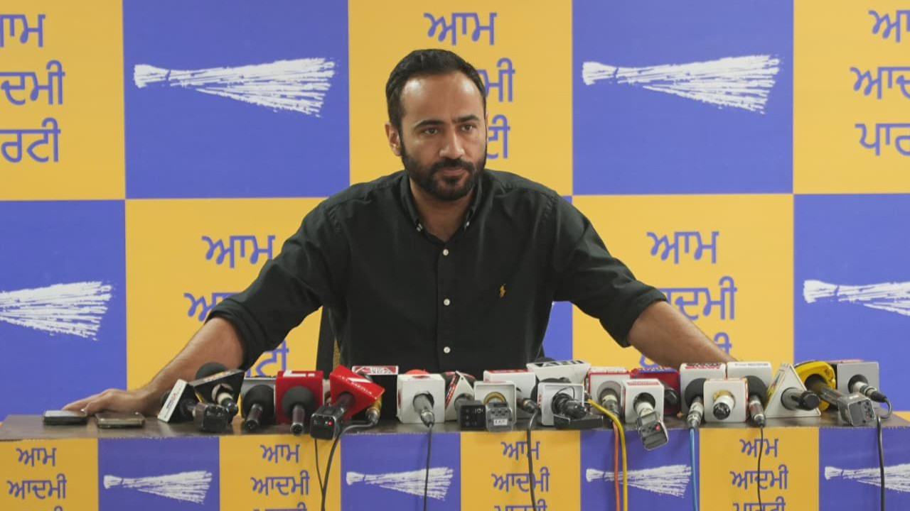 'Amit Shah Attempting To Break AAP Through ED-CBI Raids'